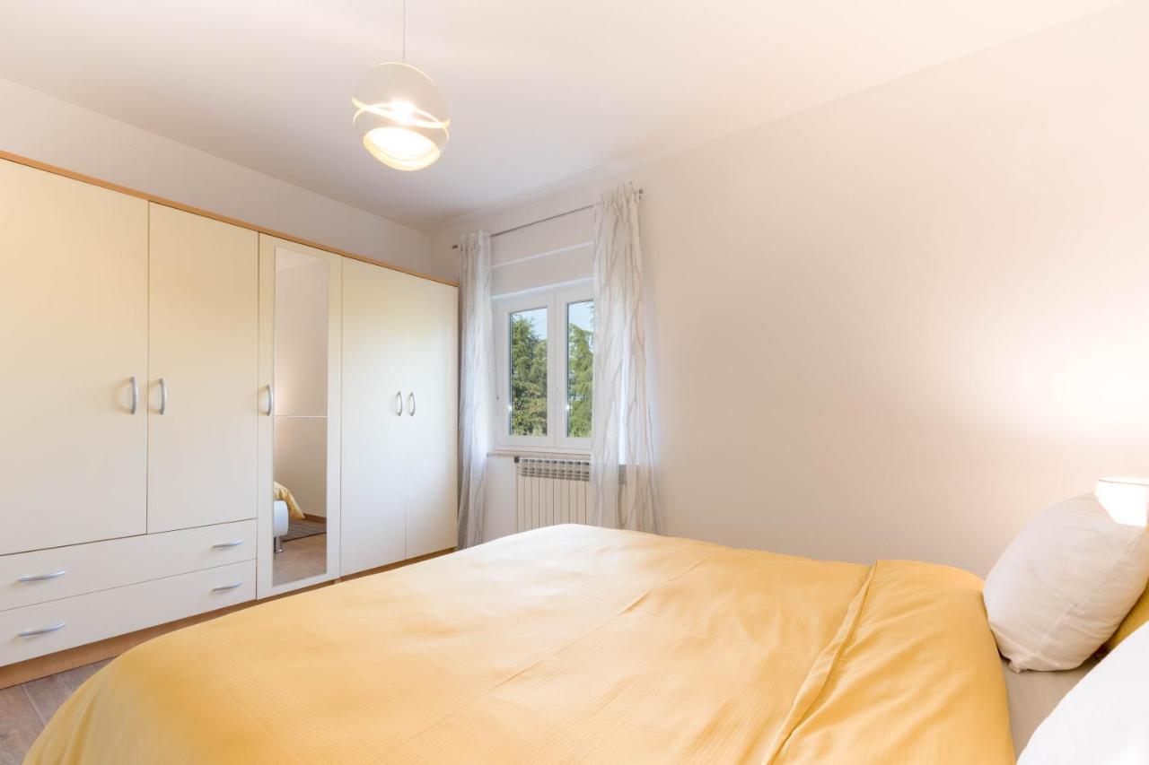 Newly Renovated Holiday Apartment Sirius Porec Exterior photo