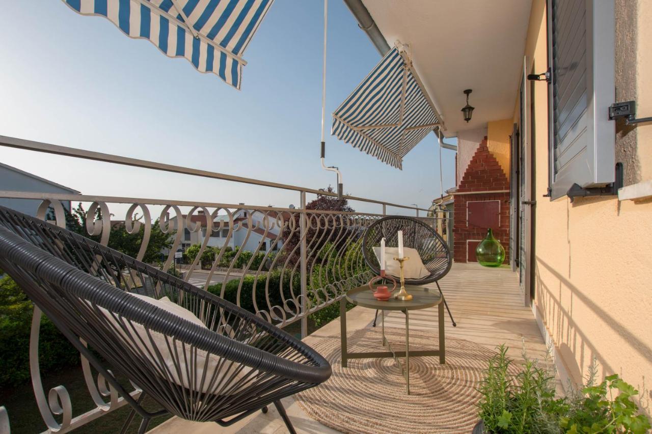 Newly Renovated Holiday Apartment Sirius Porec Exterior photo